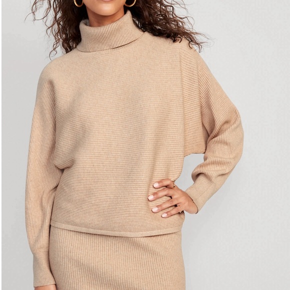 Old Navy Cropped Rib-Knit Turtleneck Sweater - Picture 1 of 7